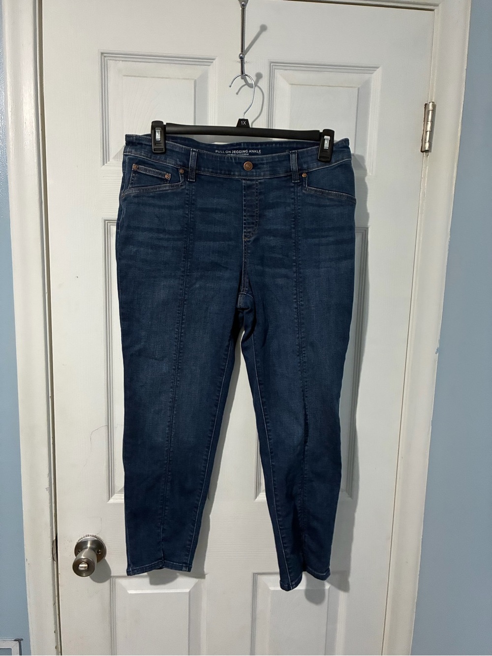 Chico's Dark Indigo Cropped Ankle Jeans